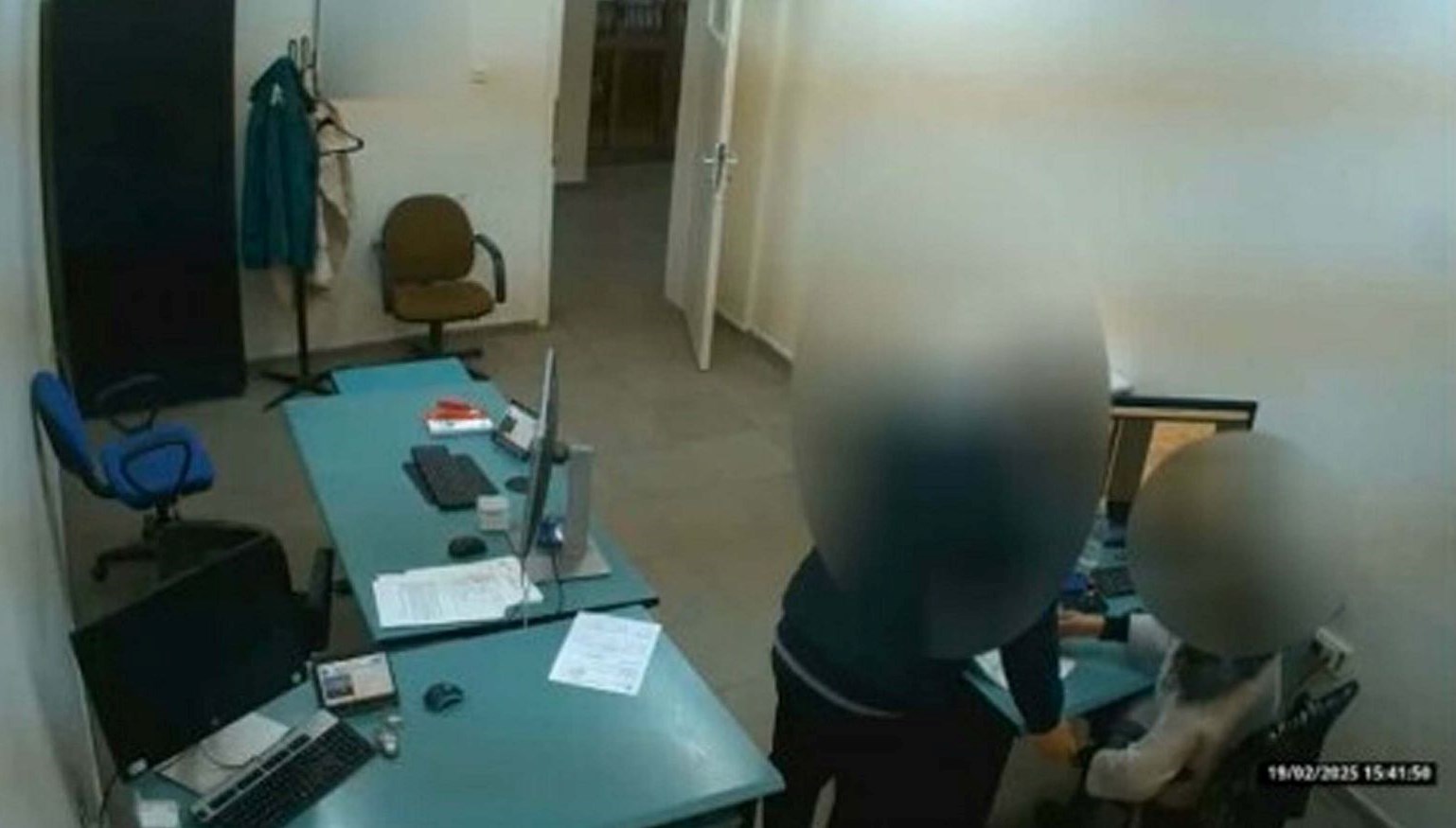 izmirde-rusvet-operasyonu-12-tutuklama-QMMbzsgR.jpg
