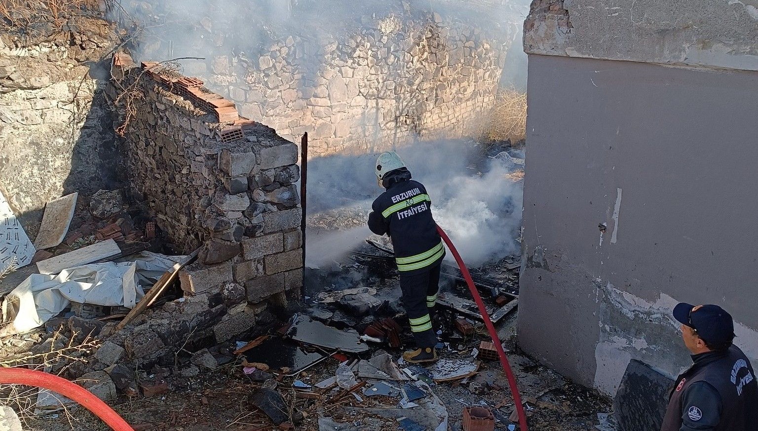 erzurumdaki komurluk yangini korkuttu 5yfZ7RPn