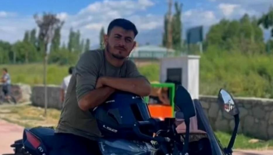 motosikletli traktore arkadan carpti bir olu wVeVChwN