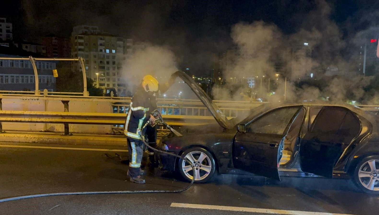 seyir halindeki otomobilde yangin GjyBhcgv