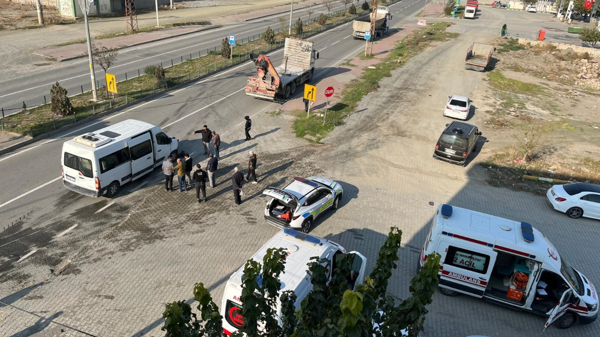 igdirda polis minibusu kaza yapti 7 yarali iB4LShIp.jpg