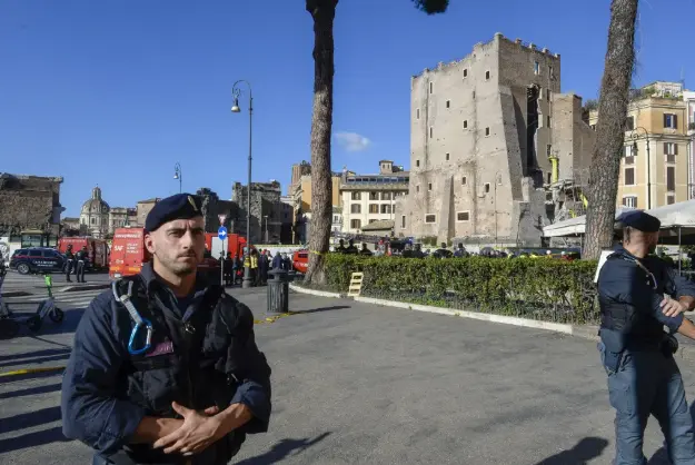 roma donemine ait kale tadilat sirasinda coktu bir isci hayatini kaybetti 7e7Ic6Tm.jpg