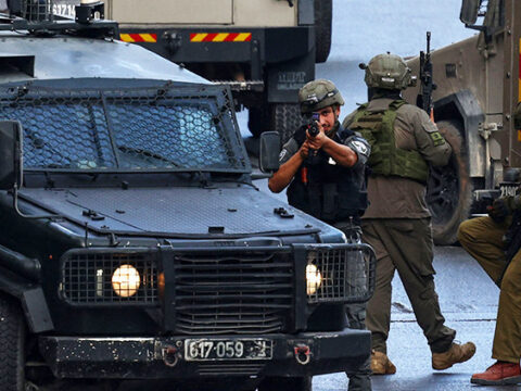 Israil gucleri bati seriaya saldirdi 58 filistinli elleri ve ayaklari baglanarak goturuldu W4Sh3YEG
