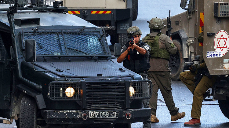 Israil gucleri bati seriaya saldirdi 58 filistinli elleri ve ayaklari baglanarak goturuldu W4Sh3YEG